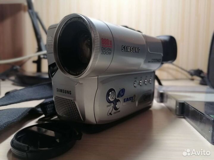 Видеокамера Samsung VP-W80