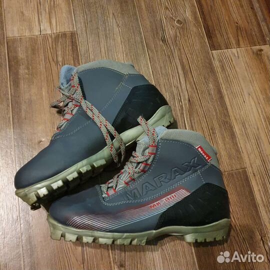 Лыжные ботинки