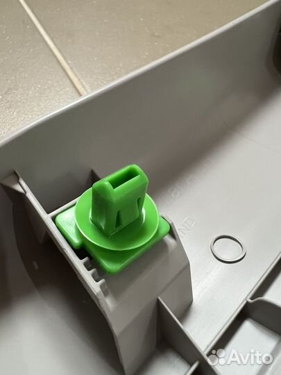 Накладка передней правой стойки Renault Duster 2