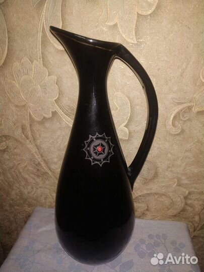 Антикварный кувшин