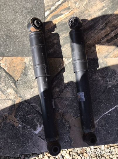 Стойка амортизатора