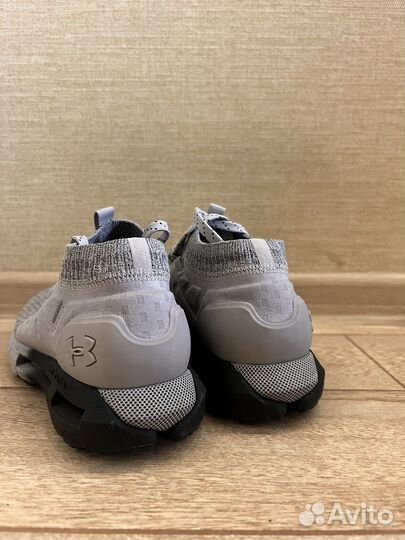 Кроссовки Under armour