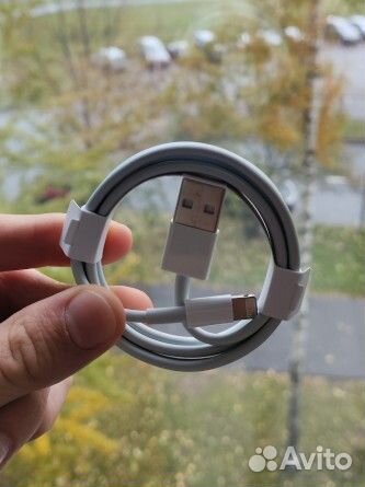 Оригинальный провод на iPhone