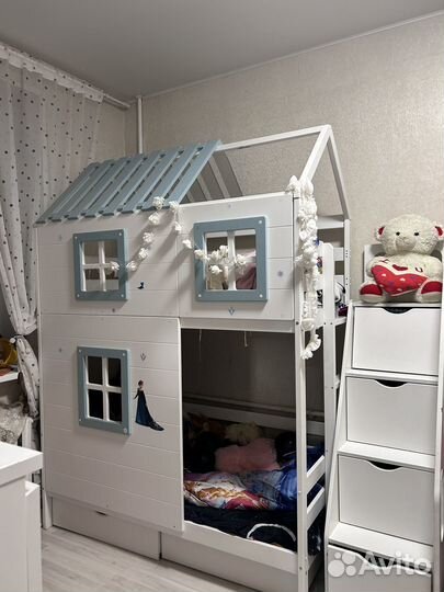 Детская кровать двухъярусная домик