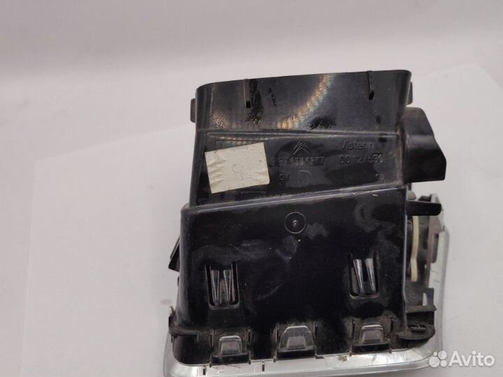 Дефлектор воздушный передний правый Citroen C4