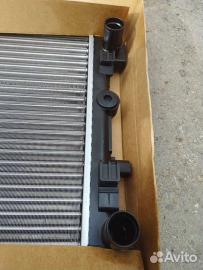 Радиатор охлаждения Фольксваген Поло