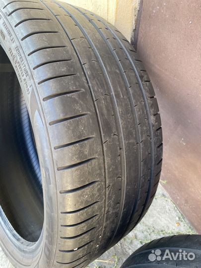 Pirelli P Zero 255/35 R19 96Y