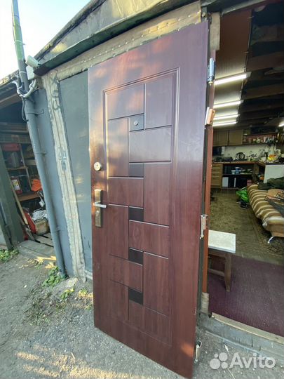 Дверь входная металлическая