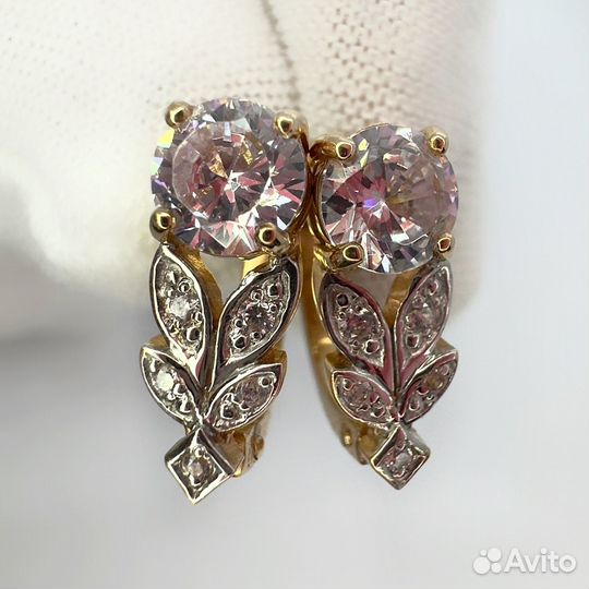 Золотые серьги с камнем