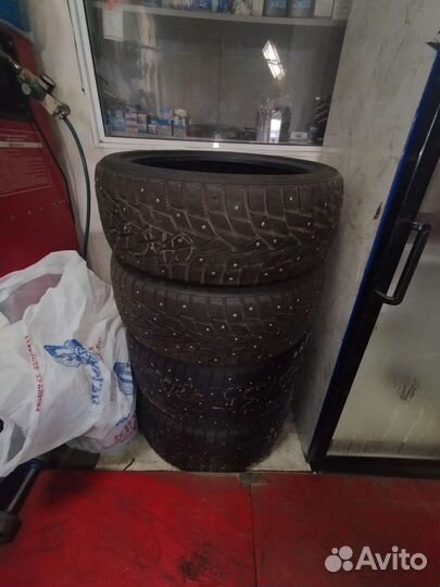 Dunlop SP Winter Ice 02 245/40 R20 и 275/35 R20 99T
