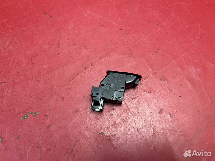 Кнопка стеклоподъемника передняя Volkswagen Polo