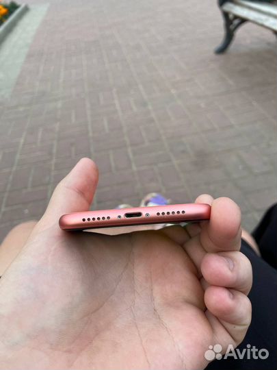 Телефон iPhone XR