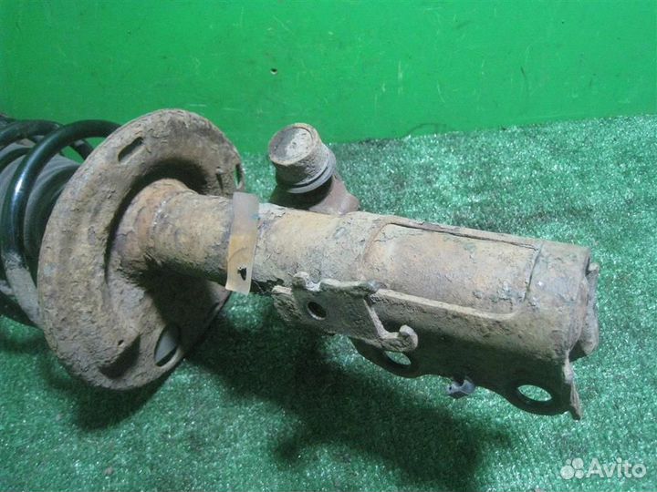 Стойка амортизатора передняя левая Toyota Verso R