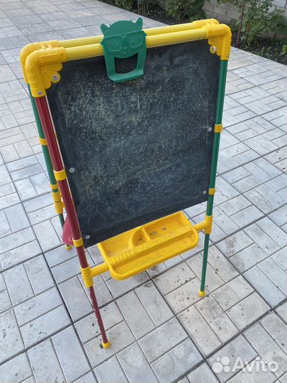 Детский стол со стулом