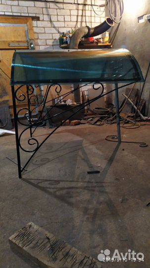 Навес над дверь