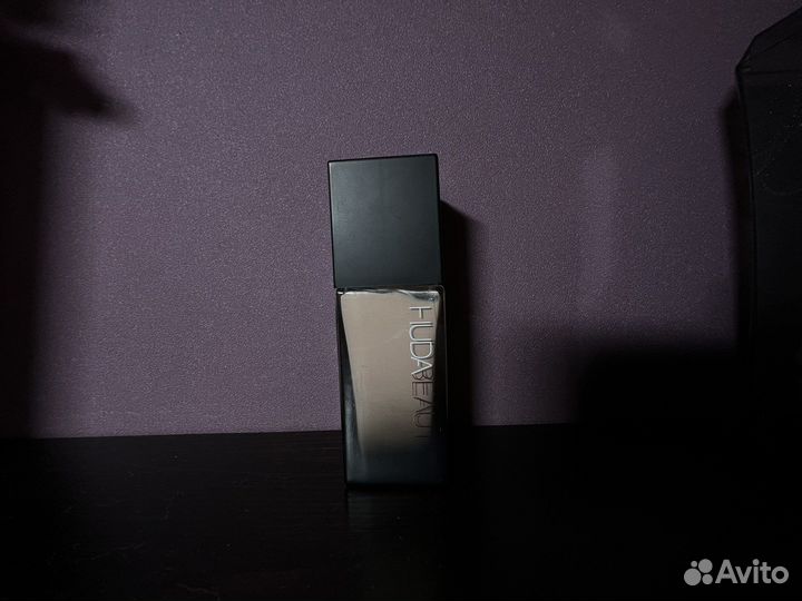 Тональный крем Huda Beauty
