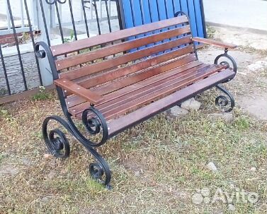 Скамейка с подлокотниками