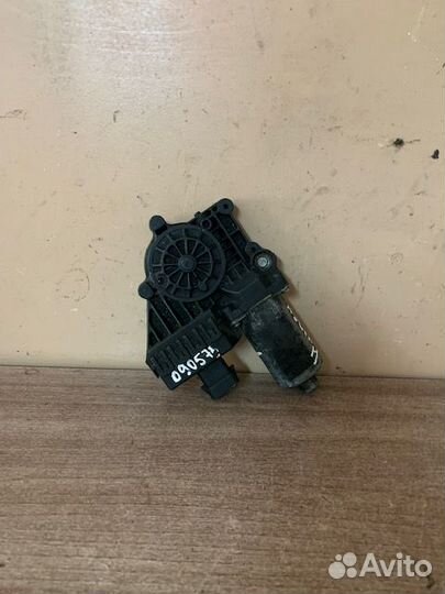 Моторчик стеклоподъемника левый Astra H / Family