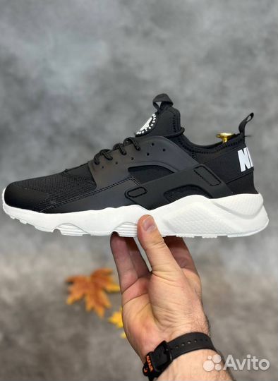 Nike air Huarache черные бел.подошва разм. 43