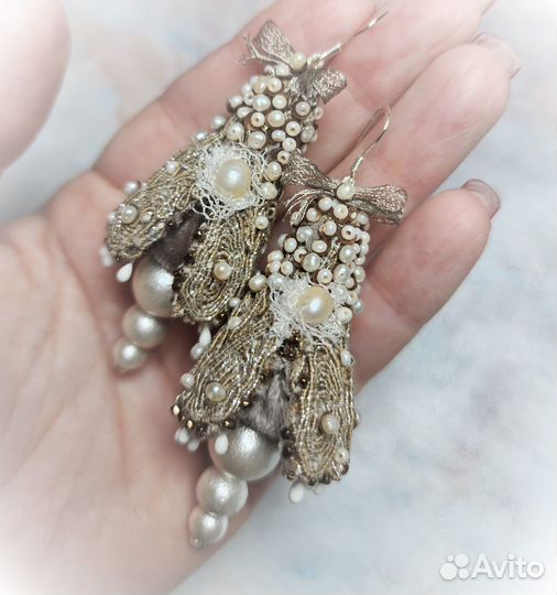 Серьги ручной вышивки бутоны цветов с жемчугом