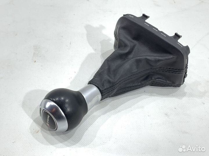 Ручка кпп с чехлом Audi Q3 8U