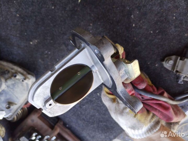 Заслонка с клапаном Ниссан Тиана J31 2.3