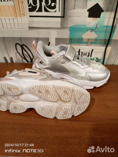 Кроссовки для девочки