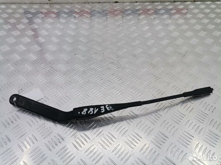 Щеткодержатель (поводок стеклоочистителя, дворник)