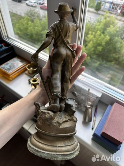 Огромная фигура рабочего, шпиатр, 19 век