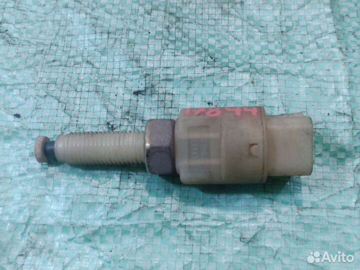 Концевик педали тормоза Volkswagen Passat B5