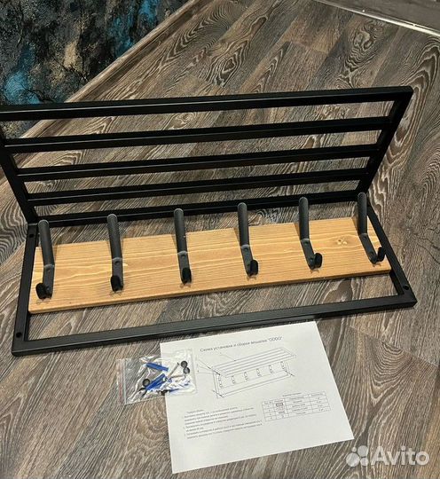 Вешалка настенная с полкой