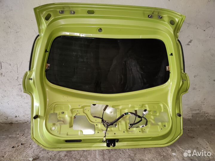 Заднее стекло Nissan MarchK13