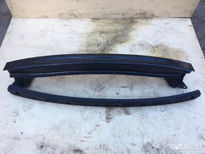 Усилитель заднего бампера VW Jetta 5