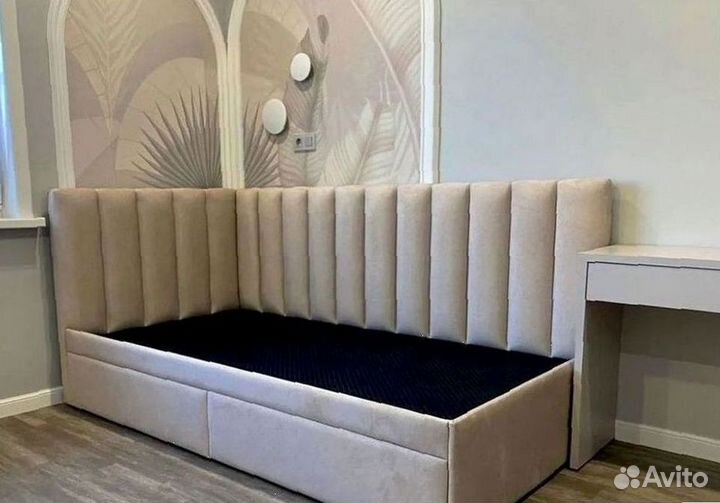 Кровать детская с мягкой спинкой