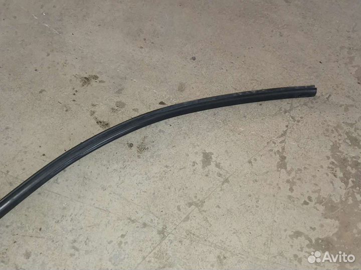 Уплотнитель двери левый верхний Peugeot Boxer 250