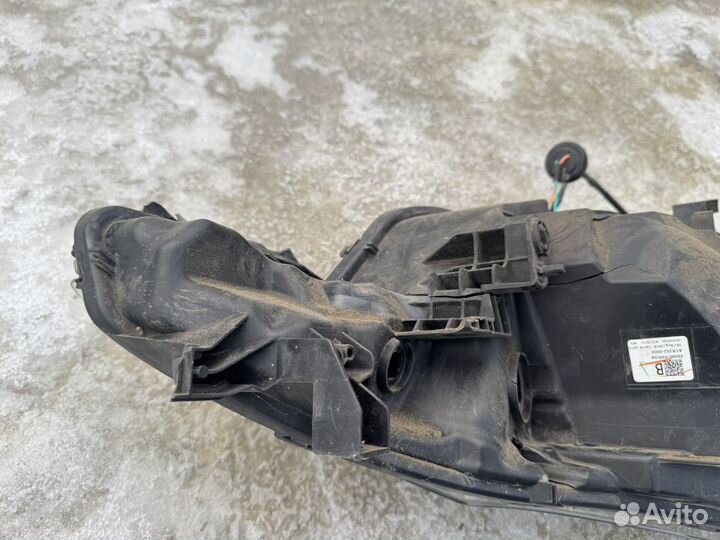 Фара левая e-power