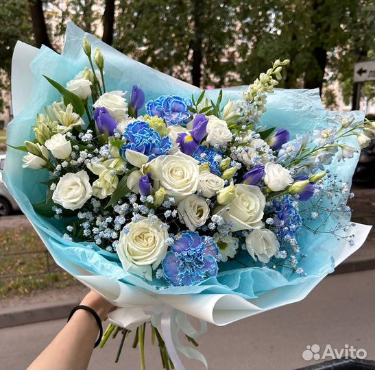 Букет сборный в бело-голубой гамме