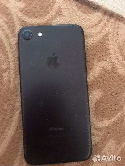 Телефон iPhone 7