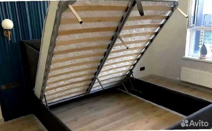 Кровать с мягким изголовьем