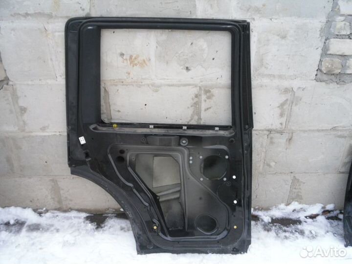 Дверь задняя левая Land Rover Discovery III 2005-2