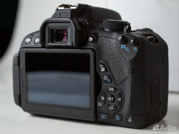 Фотоаппарат Canon EOS 700D Kit EF-S 18-55mm