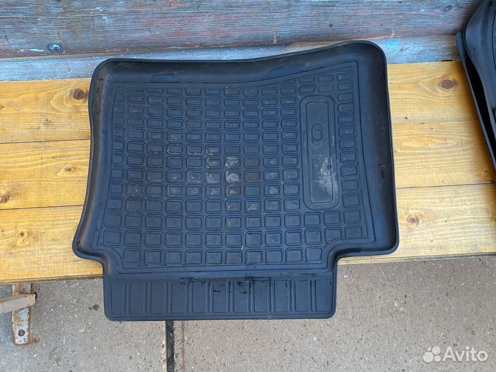 Автомобильные коврики резиновые
