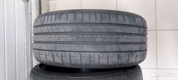 Pirelli P Zero 265/30 R19 и 245/35 R19 93Y