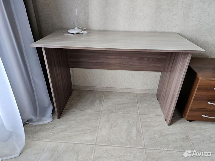 Письменный стол