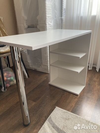 Маникюрный стол