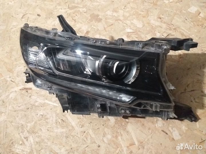 Фара правая Toyota Land Cruiser Prado 150