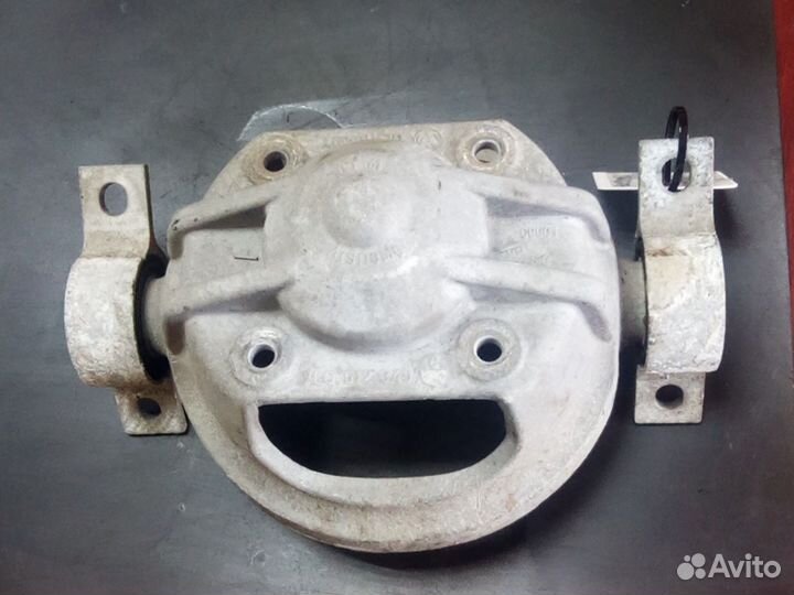 Опора амортизатора Audi Q7 7L0512345C