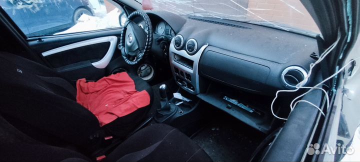 Запчасти на Рено логан