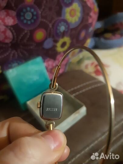 Часы-браслет 