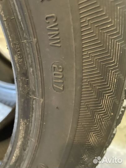 Gislaved Nord Frost 200 215/55 R17 98T